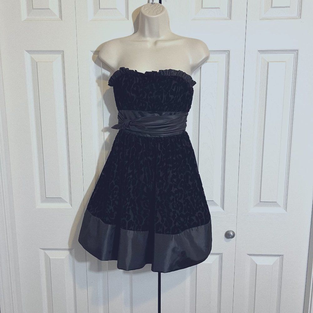 Betsey Johnson Strapless Fit and Flare Dress Size 0